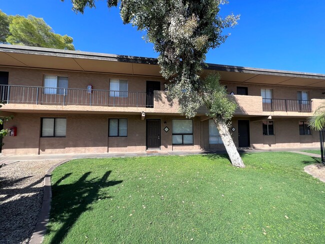 Building Photo - ***MOVE IN SPECIAL**Prime Location in Scot...