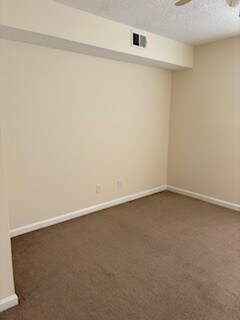 Building Photo - 2225 Huntingdon Dr