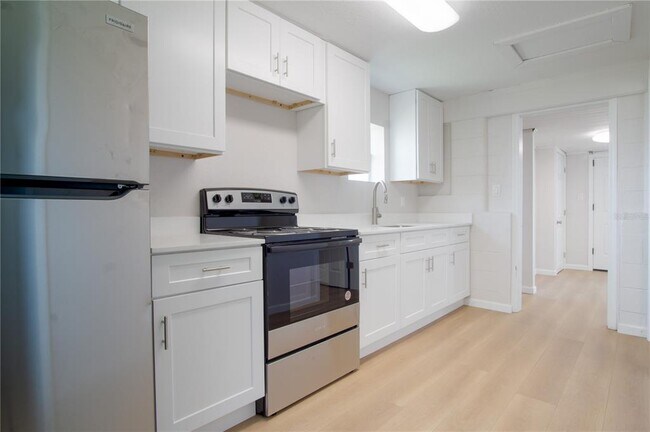 Building Photo - 37705 Primo Dr