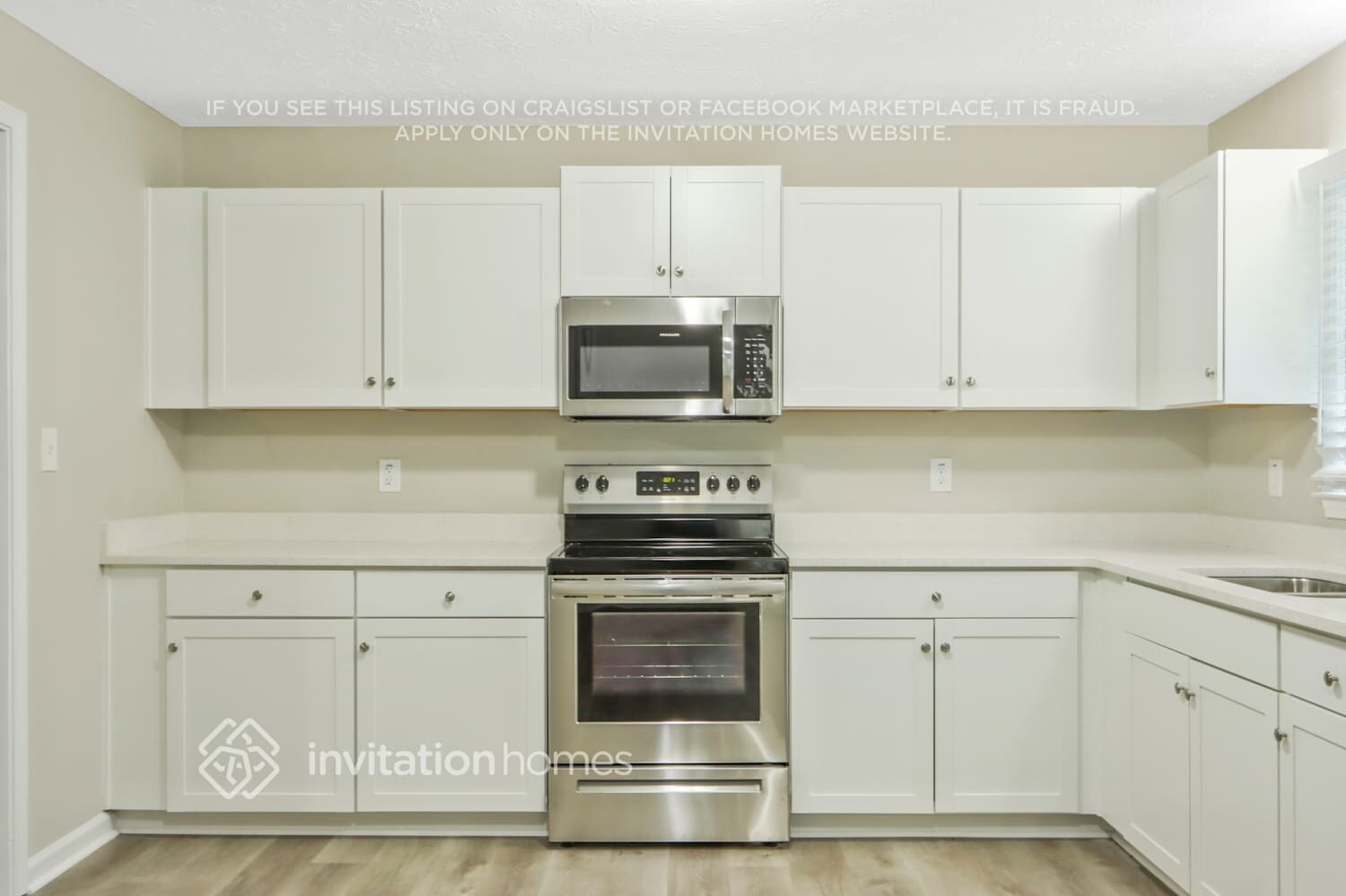 Building Photo - 300 E Country Woods Dr