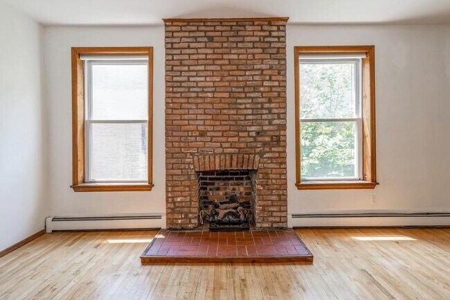 Building Photo - 212 Warren St