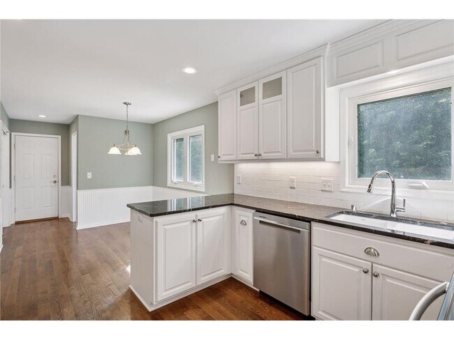 Building Photo - 16091 Highwood Dr