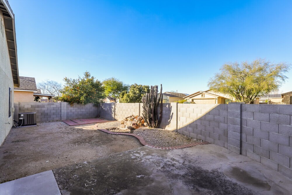 Building Photo - 5243 S Via Laguna Blanca