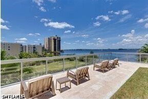 Building Photo - 3000 Oasis Grand Blvd