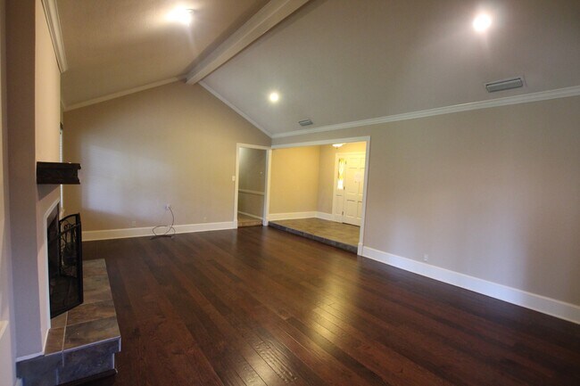 Building Photo - Coming Soon! 3-bedroom, 2-bathroom gem!