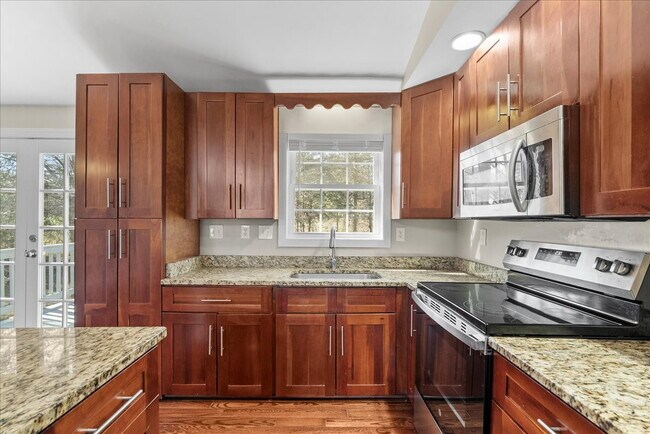 Building Photo - Available Now – Renovated 5BR / 3BA Home in Quiet Sterling Cul-de-Sac