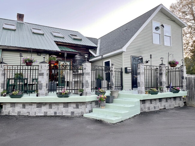 Building Photo - 107 Franklin St