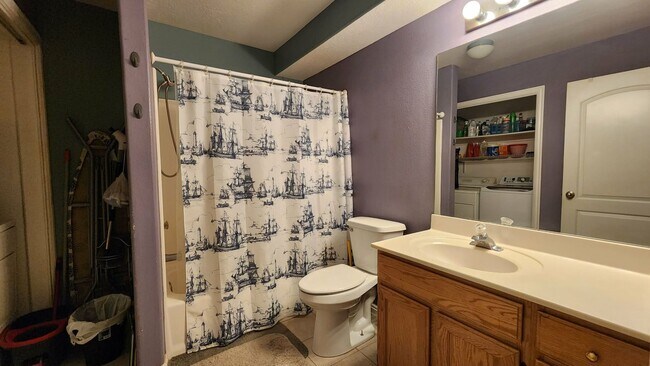 Building Photo - Lau