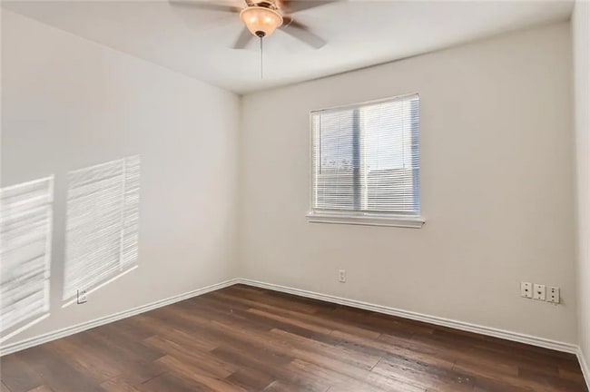 Building Photo - 15104 Sabal Palm Rd