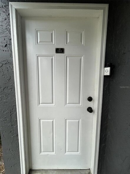 Building Photo - 220 Riverbend Dr