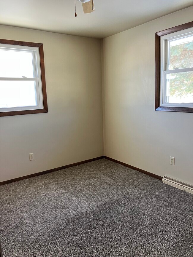 Back bedroom - 1525 Commanche Ave