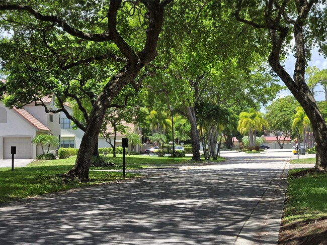 Building Photo - 5800 Coach House Cir