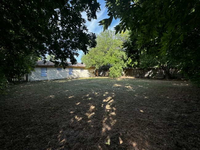 Building Photo - 314 Bramble Dr