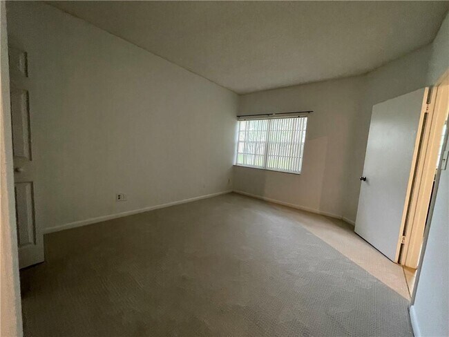 Building Photo - 640 Cypress Club Way