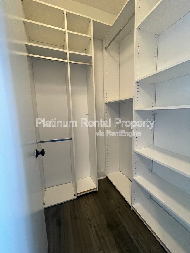Building Photo - 3828 Donaldson Dr