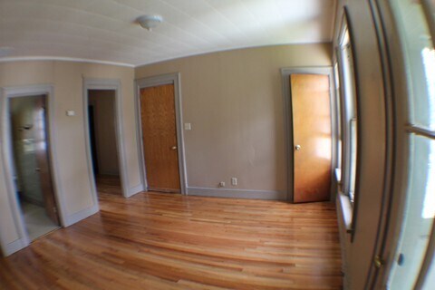 Building Photo - 105 Forest St