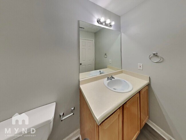 Building Photo - 325 Lake Royale Pl