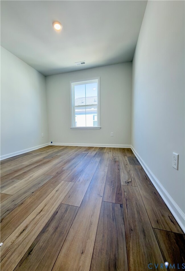 Building Photo - 121 This Wy