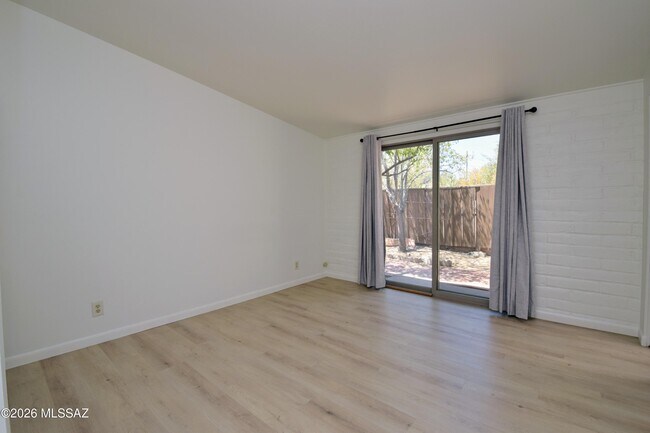 Building Photo - 6902 E Big Bear Dr