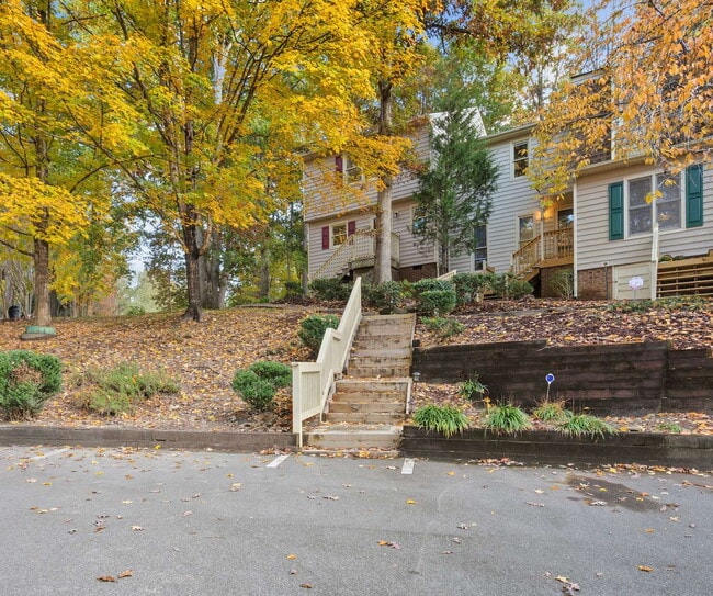 Building Photo - 3-Bed Spacious End Unit Townhouse