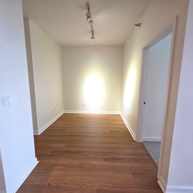 Building Photo - 1841 S Calumet Ave