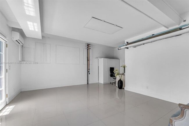 Building Photo - 3 bedroom in North Miami Beach FL 33179