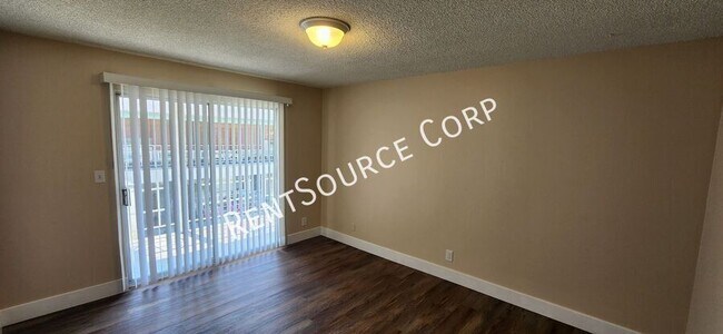 Building Photo - 708 Santa Barbara Dr W