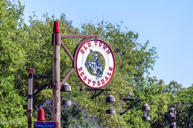 Building Photo - 7436 E Chaparral Rd