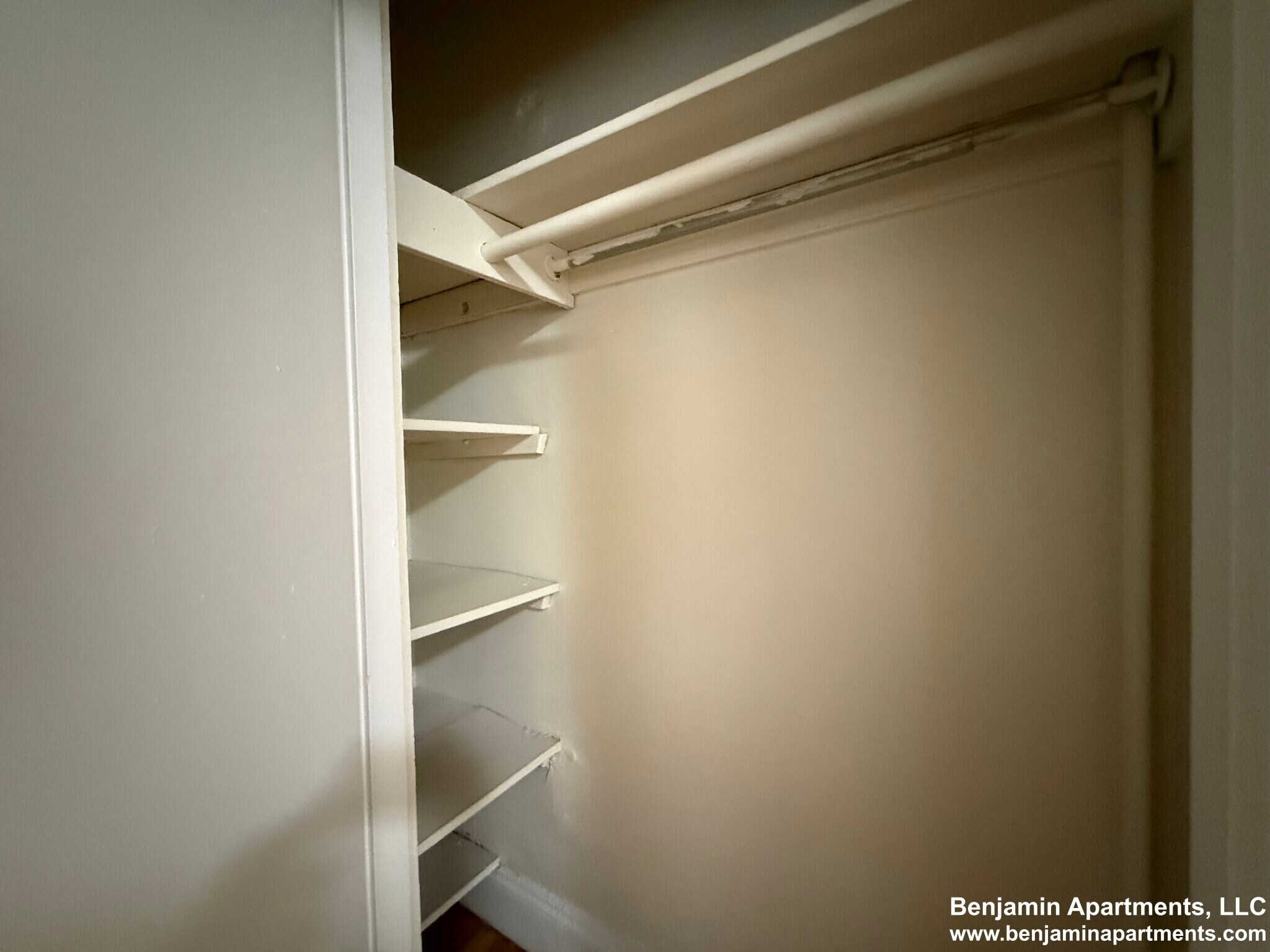 Building Photo - 440 Park Dr