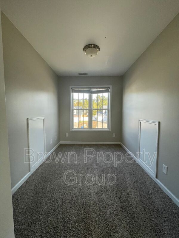 Building Photo - 370 Fairfield Cir