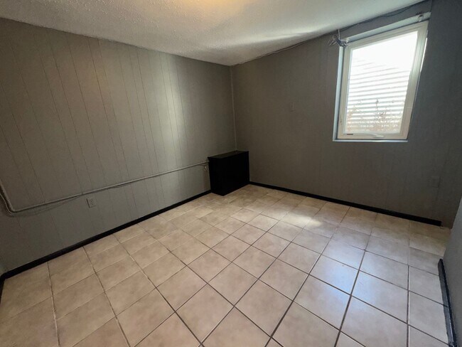 Building Photo - Huge 4 bedroom House with large garage