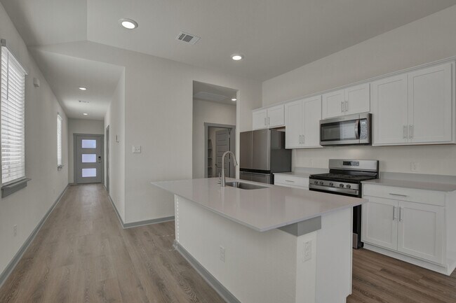 Building Photo - 325 Robertson