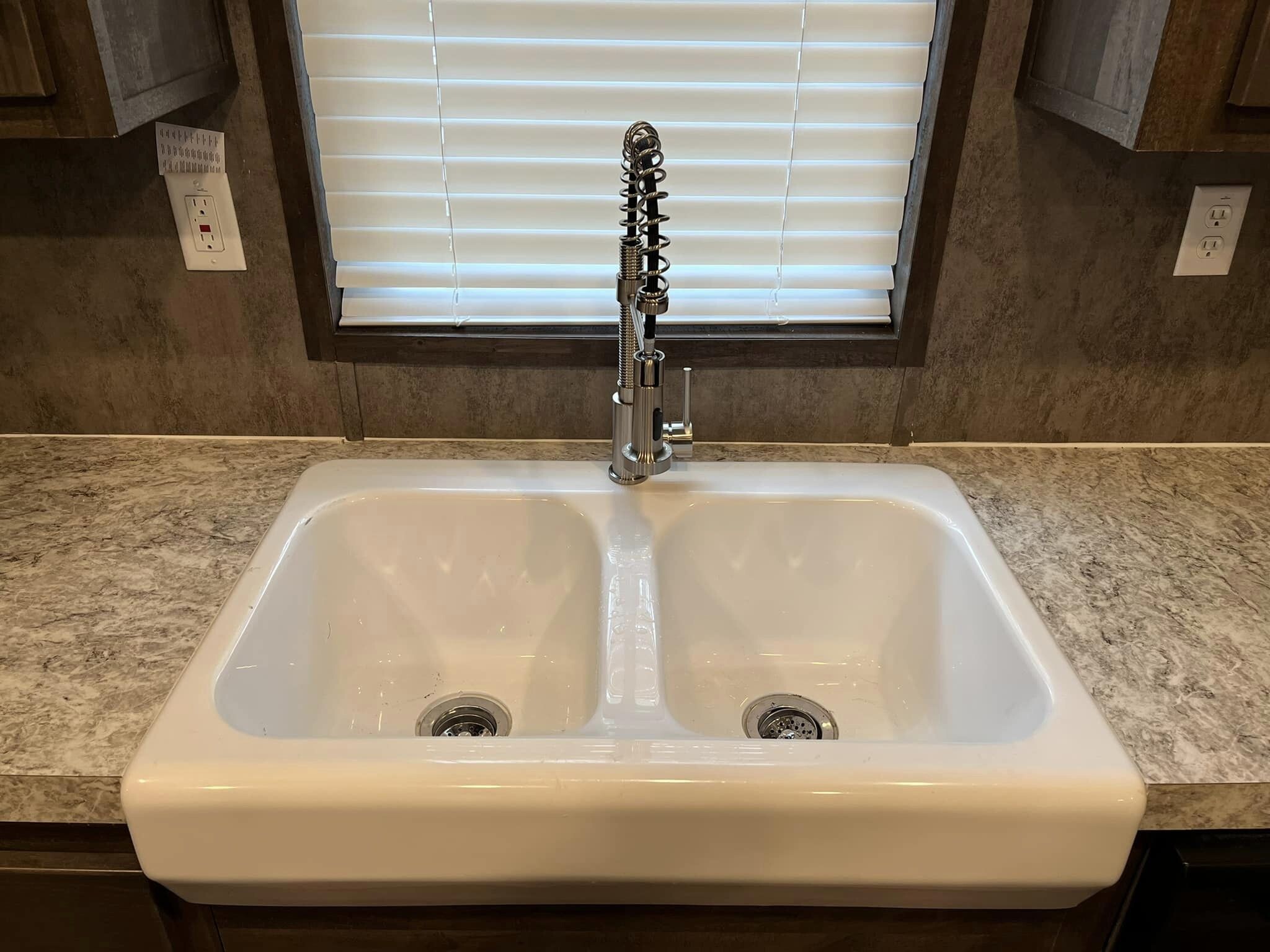 Building Photo - 117 Betty St