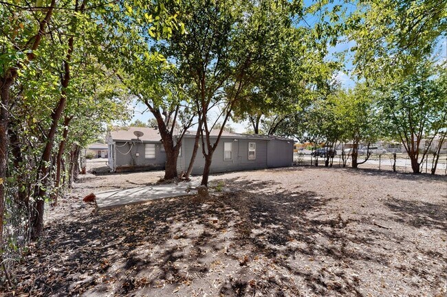 Building Photo - 937 Cleardale Dr