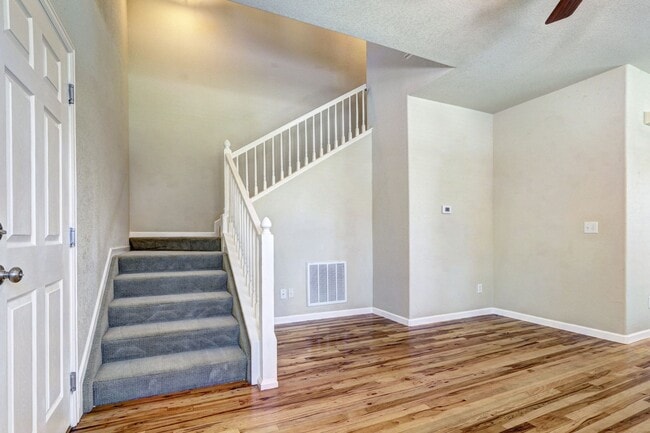 Building Photo - The Meadows townhome 3 bed 2 bath, in Morgan's Run Community!