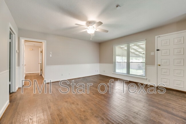 Building Photo - 11643 Rogue Way