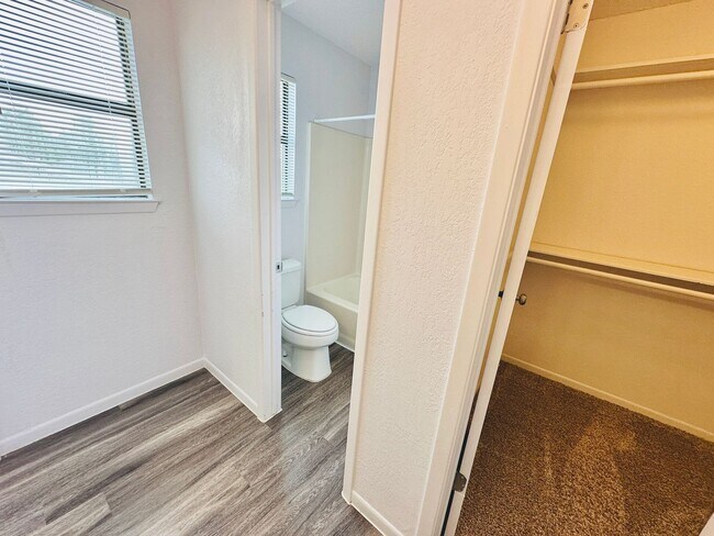 Building Photo - 152 RIDGE