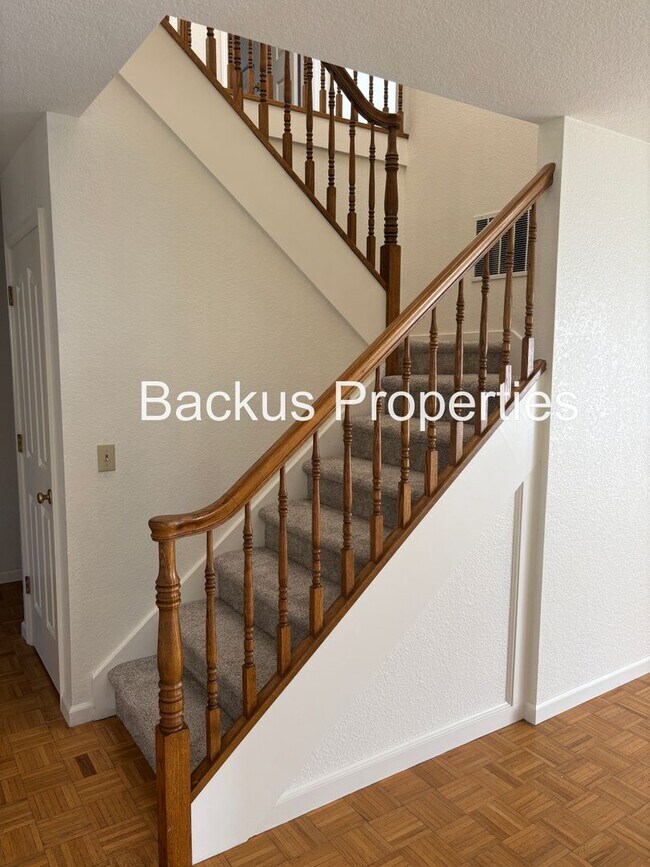 Building Photo - Great two-bedroom home at end of cul-de-sac