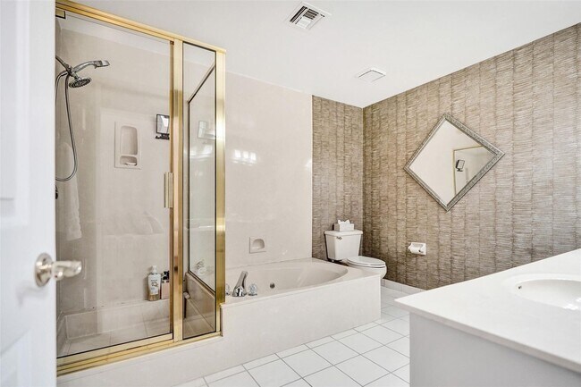 Building Photo - 270 Captains Walk