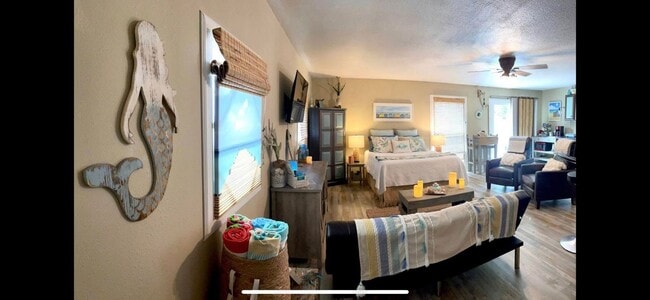 Building Photo - Adorable Bungalow