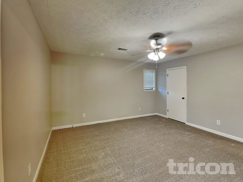 Building Photo - 308 Knollwood Ln