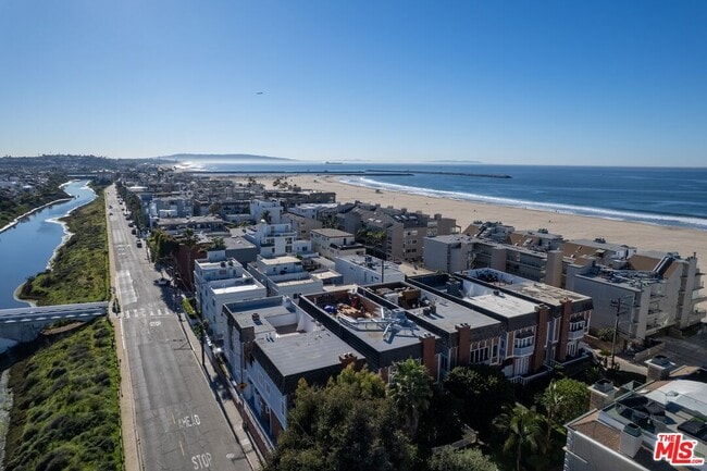 Building Photo - 20 Ketch St