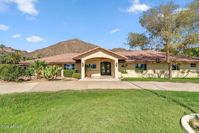 Building Photo - 5310 E Camelback Rd