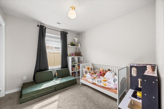 Building Photo - Perfect Location 3 Bed 2 Bath Home with SO...