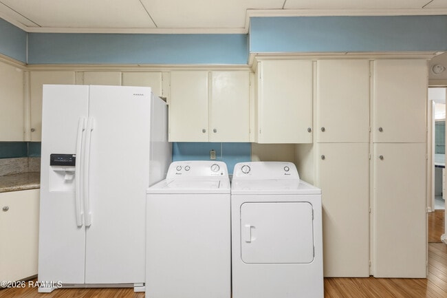 Building Photo - 418 Marguerite Blvd