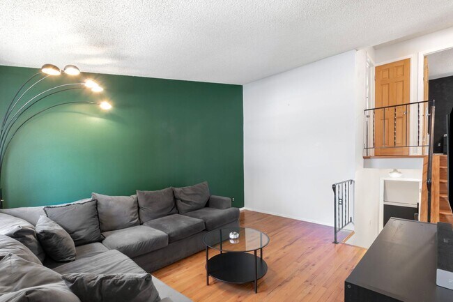 Building Photo - 3117 Moonbeam Cir S