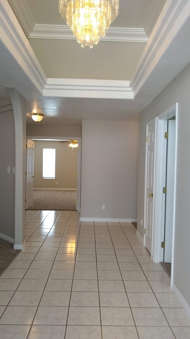 Building Photo - 1545 W 5650 N
