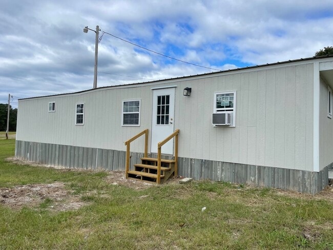 Building Photo - 2 BED 1 BATH LOCATED IN EAGLE SPRINGS