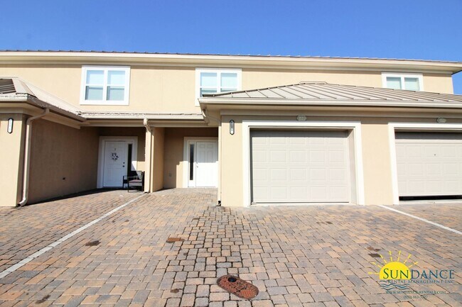 Building Photo - Nice 3 Bedroom Townhouse in The Palm Reserve