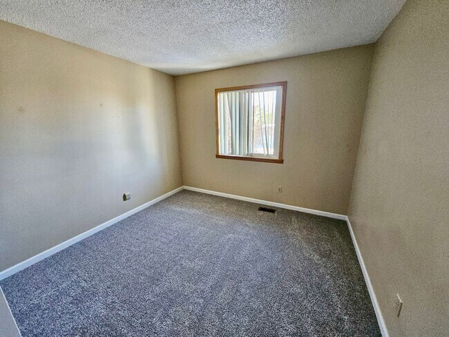 Building Photo - 6373 Pulpit Rock Dr